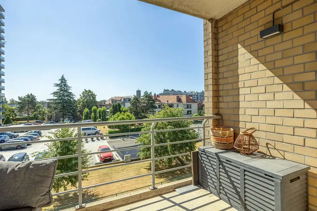 Lichtrijk appartement met 2 slaapkamers, ruim terras en P foto 3