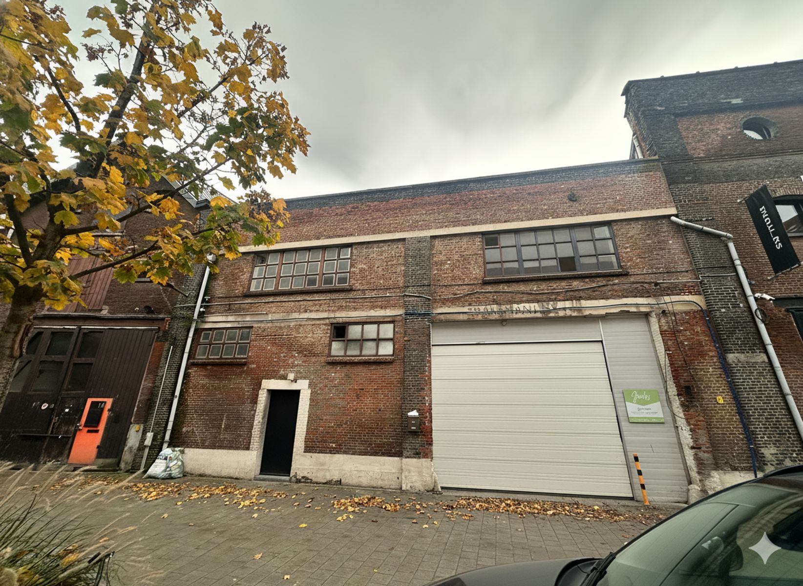 Magazijn/atelier met mezzanine – Antwerpen-Noord foto {{pictureIndex}}