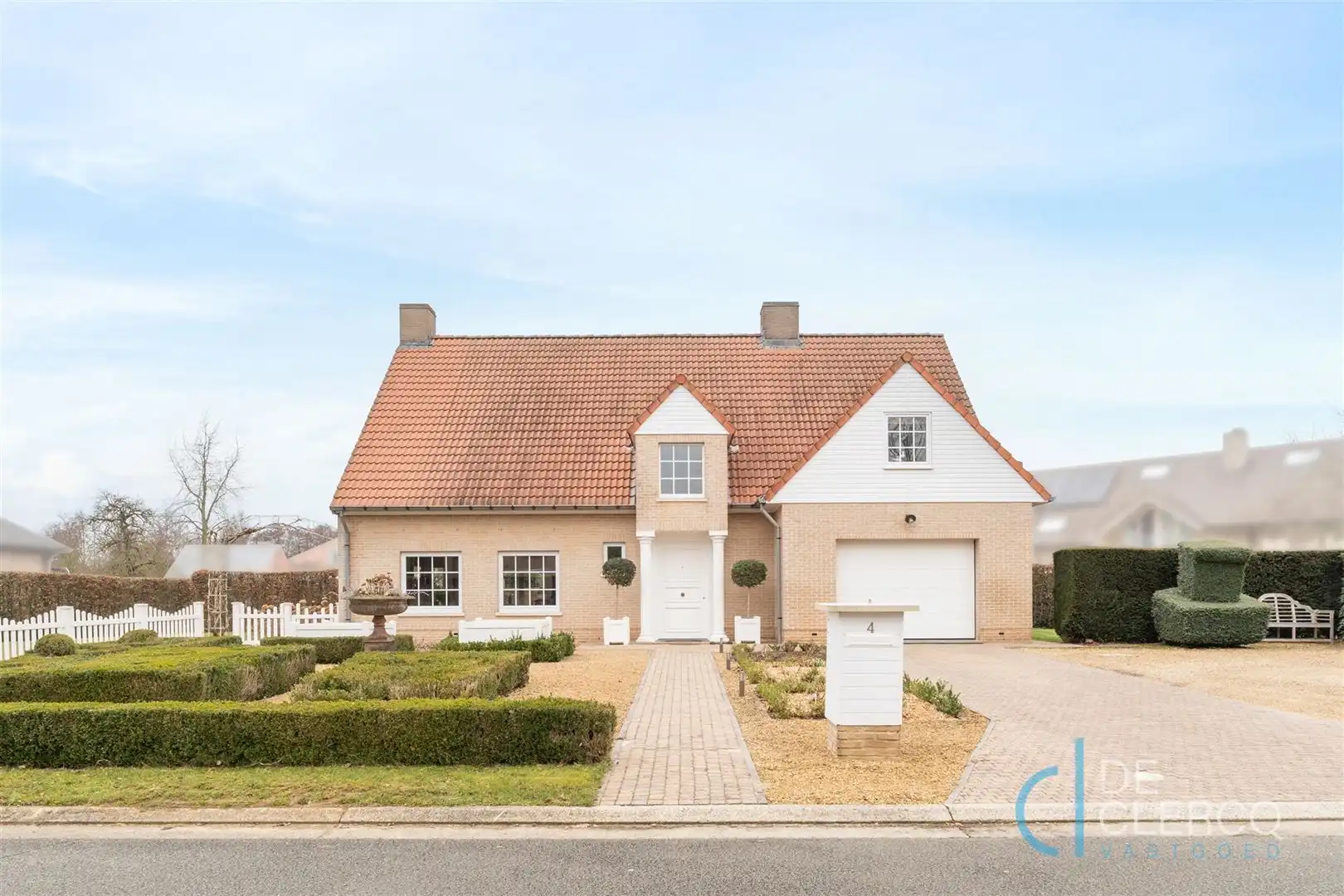 Prachtige villa met royale tuin te koop in Gent!  foto {{pictureIndex}}