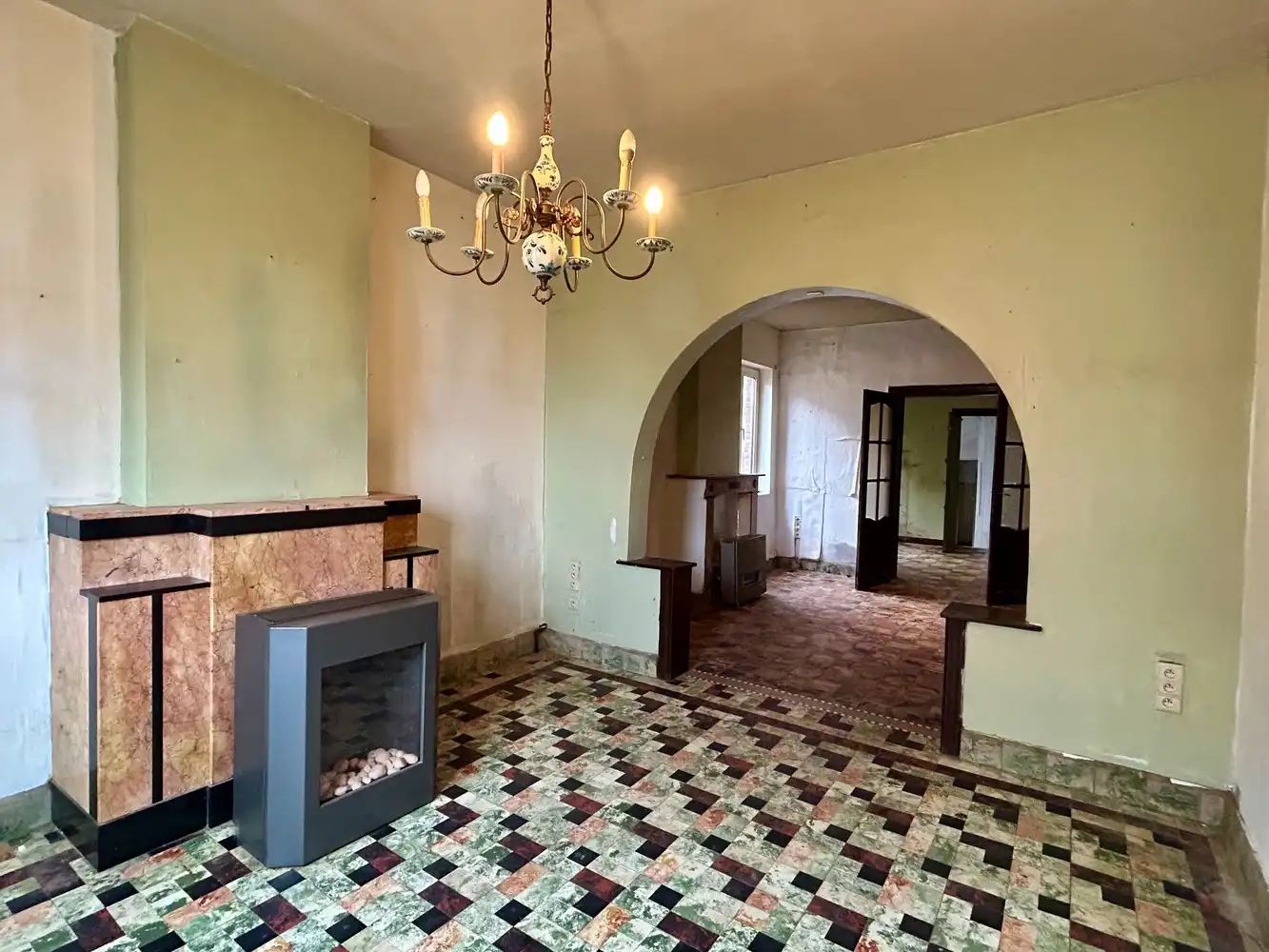 Te renoveren halfopen bebouwing met tuin - groot potentieel foto 4