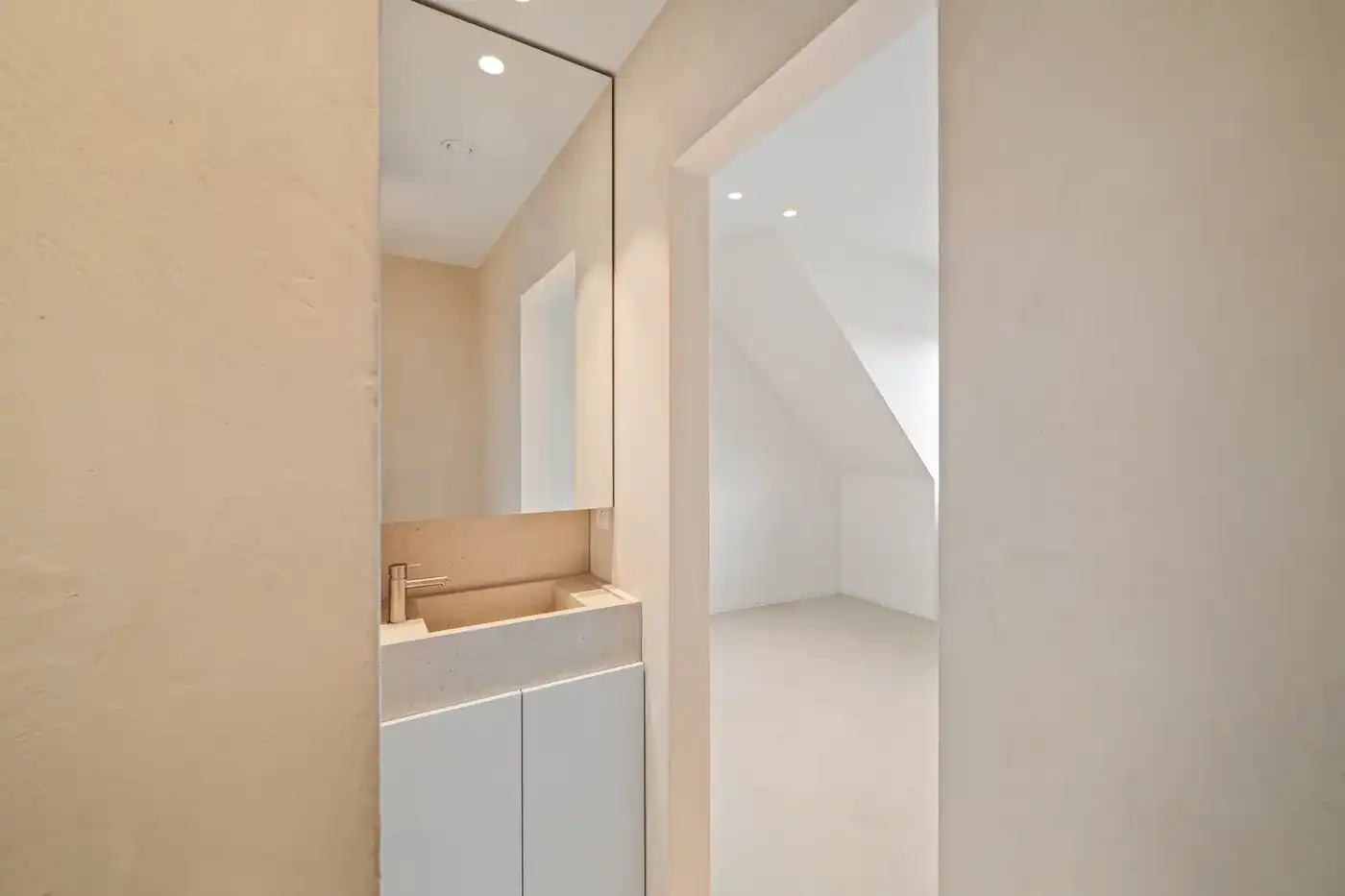 Instapklare en fijn afgewerkte nieuwbouwwoning met 4 slaapkamers nabij het centrum en de markt van Knokke. foto 16