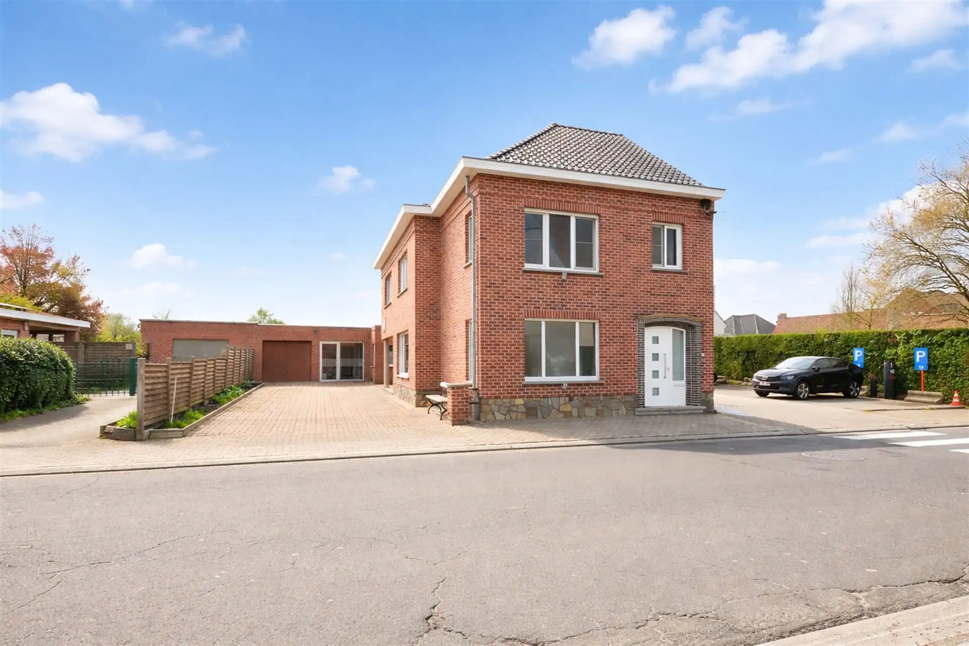 Hoofdfoto van de publicatie: Ruime geziswoning met dubbele garage