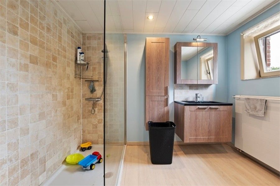 CHARMANTE GEZINSWONING OP EEN RUIM PERCEEL IN BUVINGEN foto 18