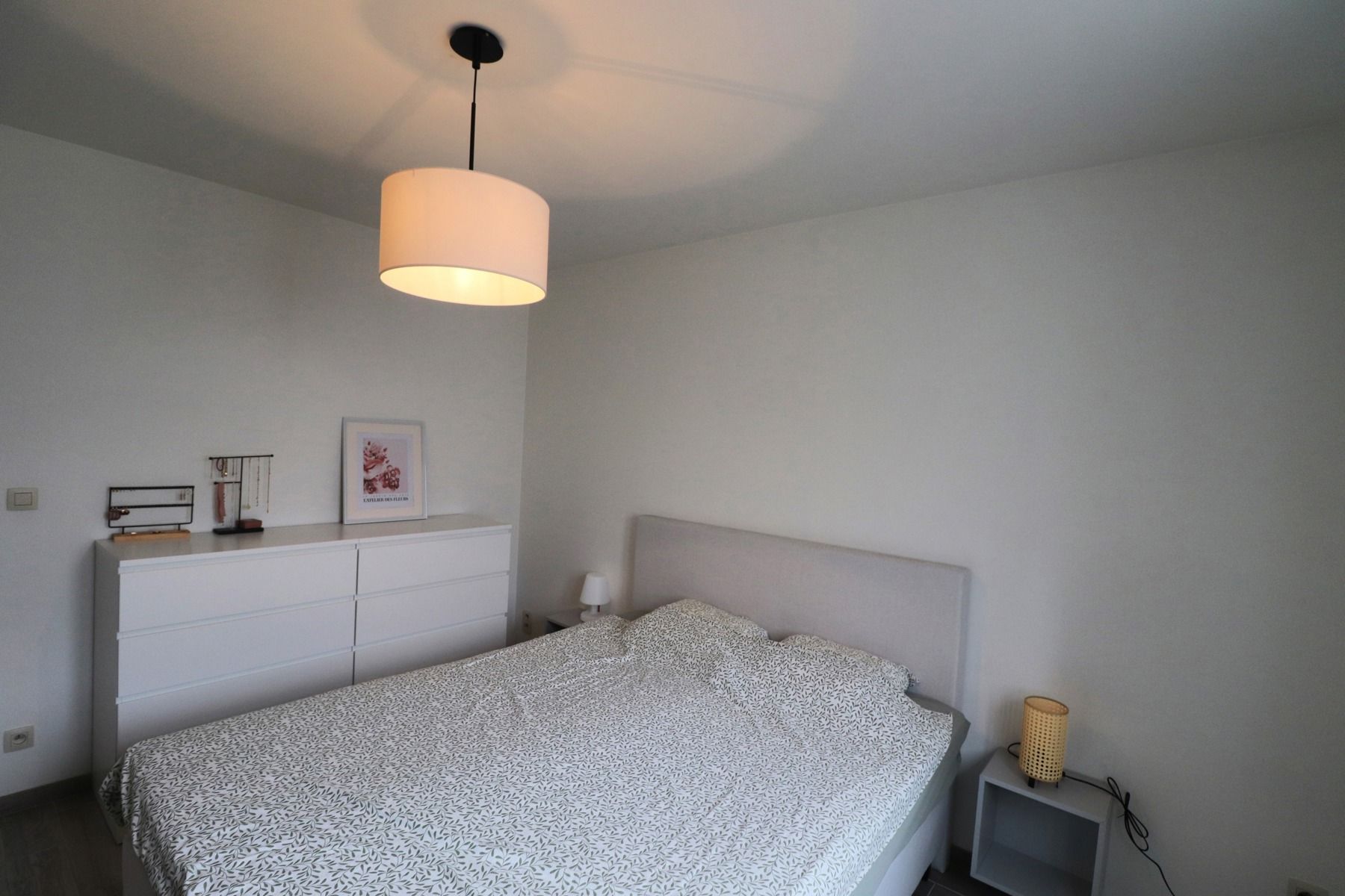 Een appartement op de eerste verdieping rechts met 2 slaapkamers, lift, terras en carport foto 7