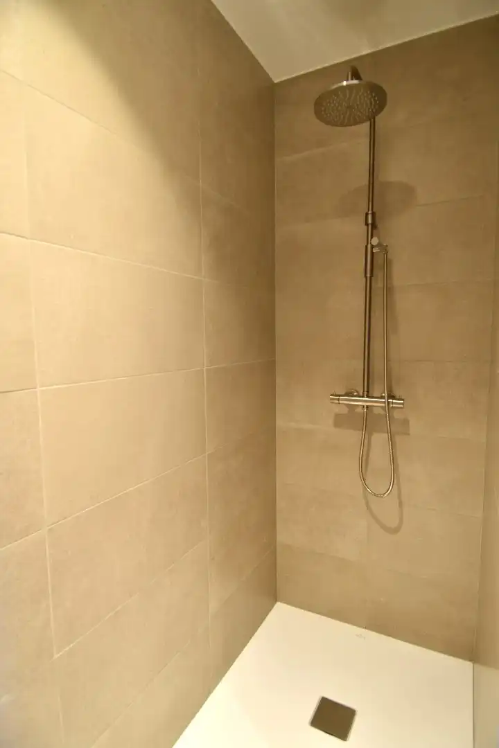 Luxe 1 slaapkamer appartement met terras in centrum Kortrijk foto 9