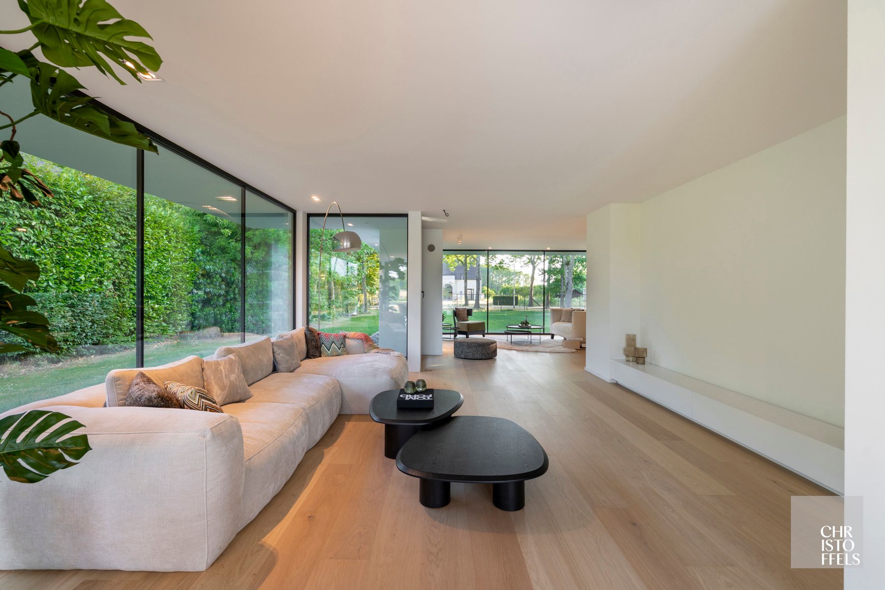 High-end gerenoveerde eigentijdse villa op een perceel van 4.379m² te Hasselt! foto 24