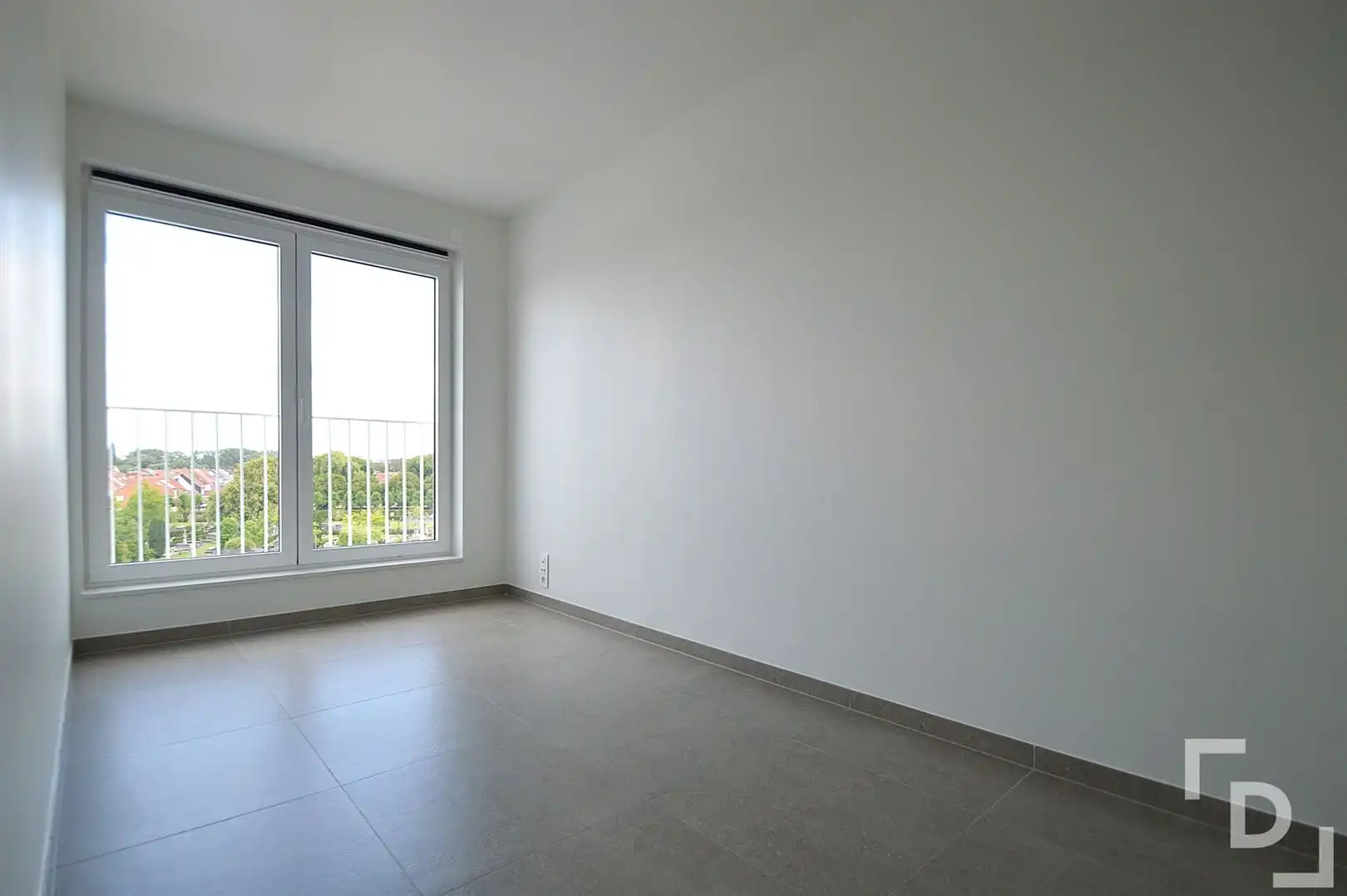 Nieuwbouwappartement met 2 slaapkamers en carport te Ieper foto 12