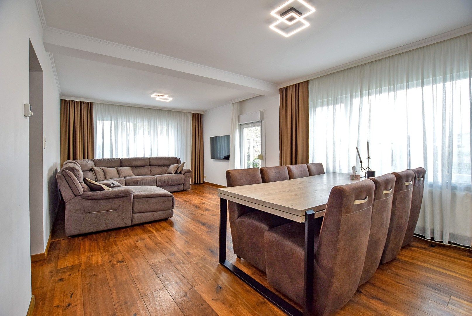 Hoofdfoto van de publicatie: Instapklare woning gelegen op 330m² te Oostduinkerke. 