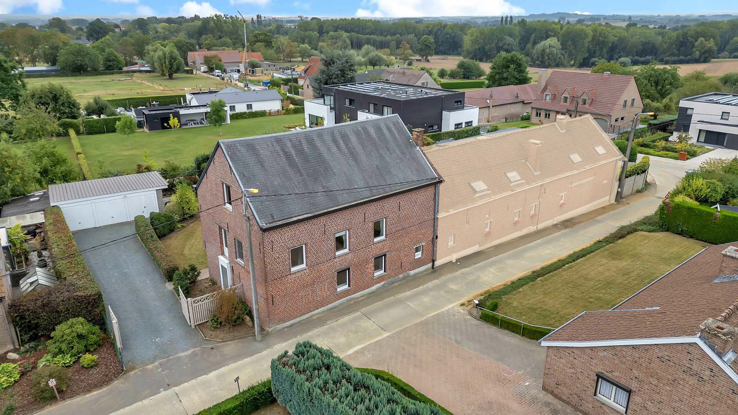 Ruime woning te Lennik op 6a53ca foto {{pictureIndex}}