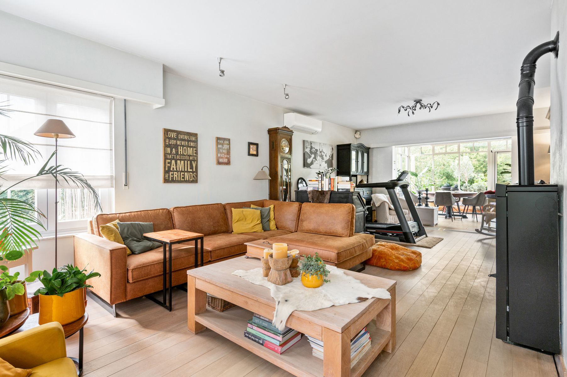 Ruime woning met grote tuin en garage op  1650m2 foto 4