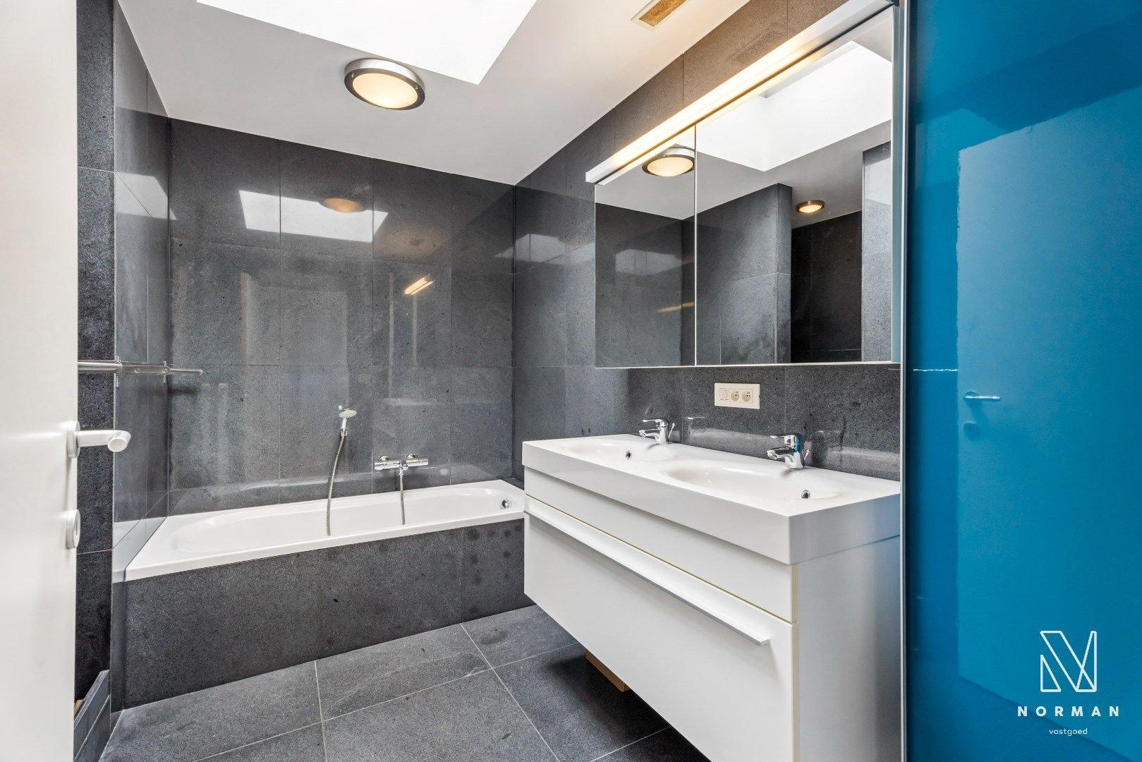 Instapklare & energiezuinige (EPC A) woning met 4 slpk - ideaal gelegen in Kortrijk foto 17