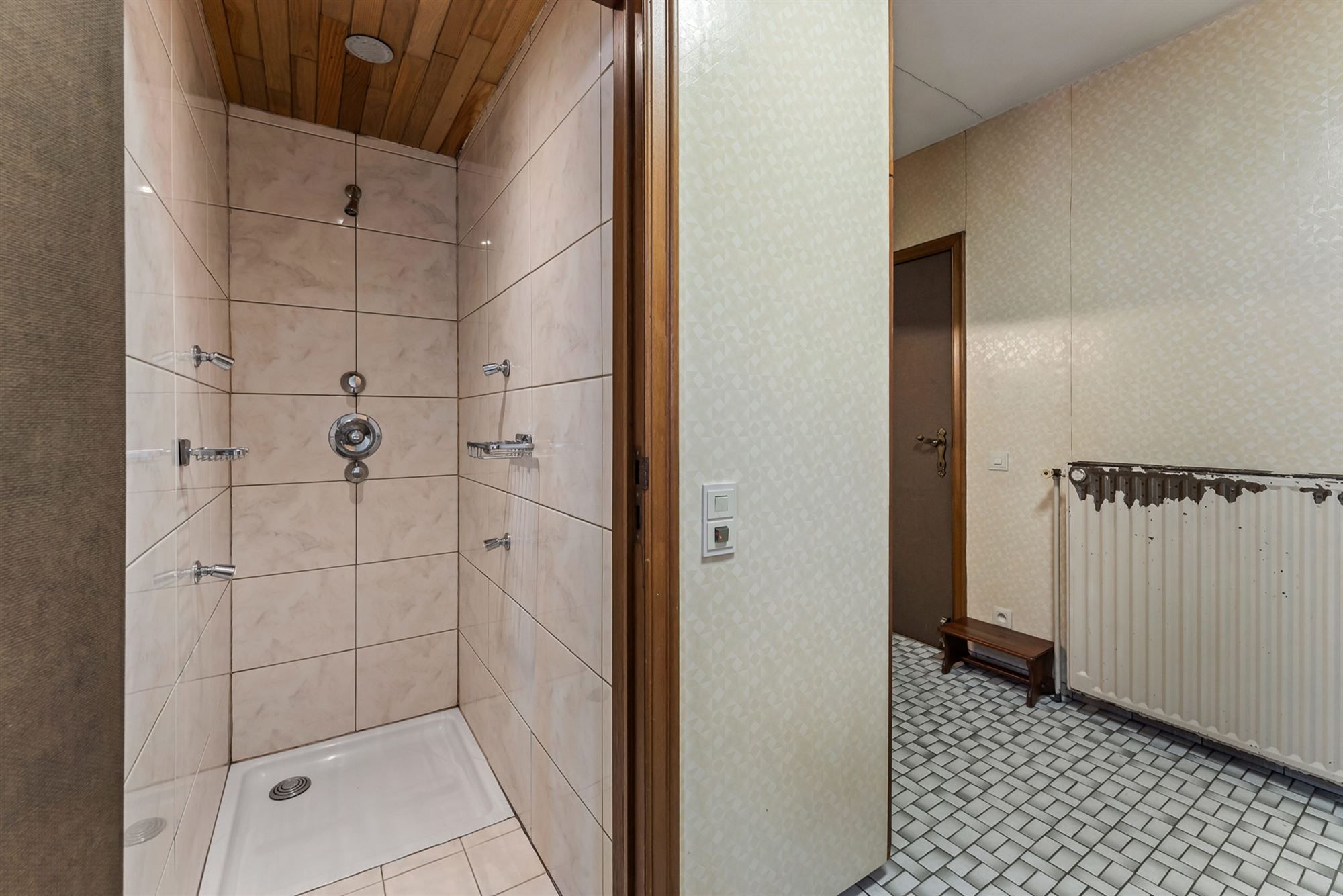RUIME WONING (CA 250M2) VOLLEDIG ONDERKELDERD MET WERKHUIS VAN 130M2 foto 15