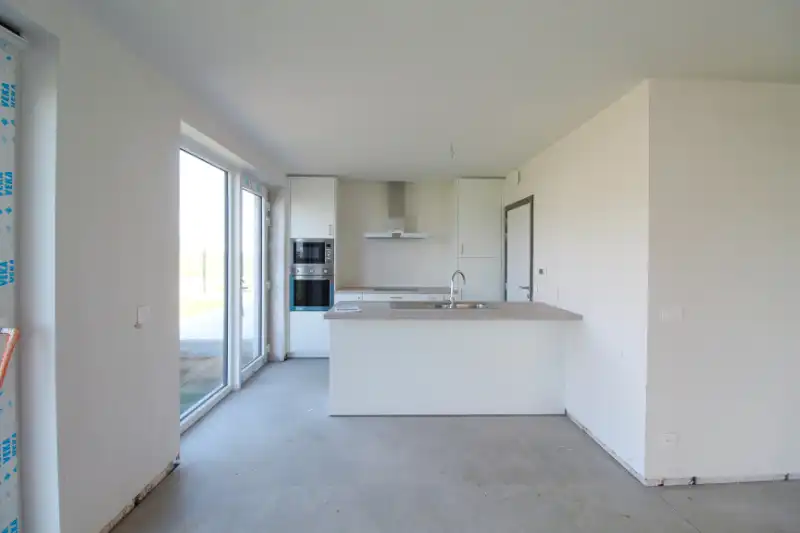 Ruime halfopen nieuwbouwwoning te Roeselare foto 4