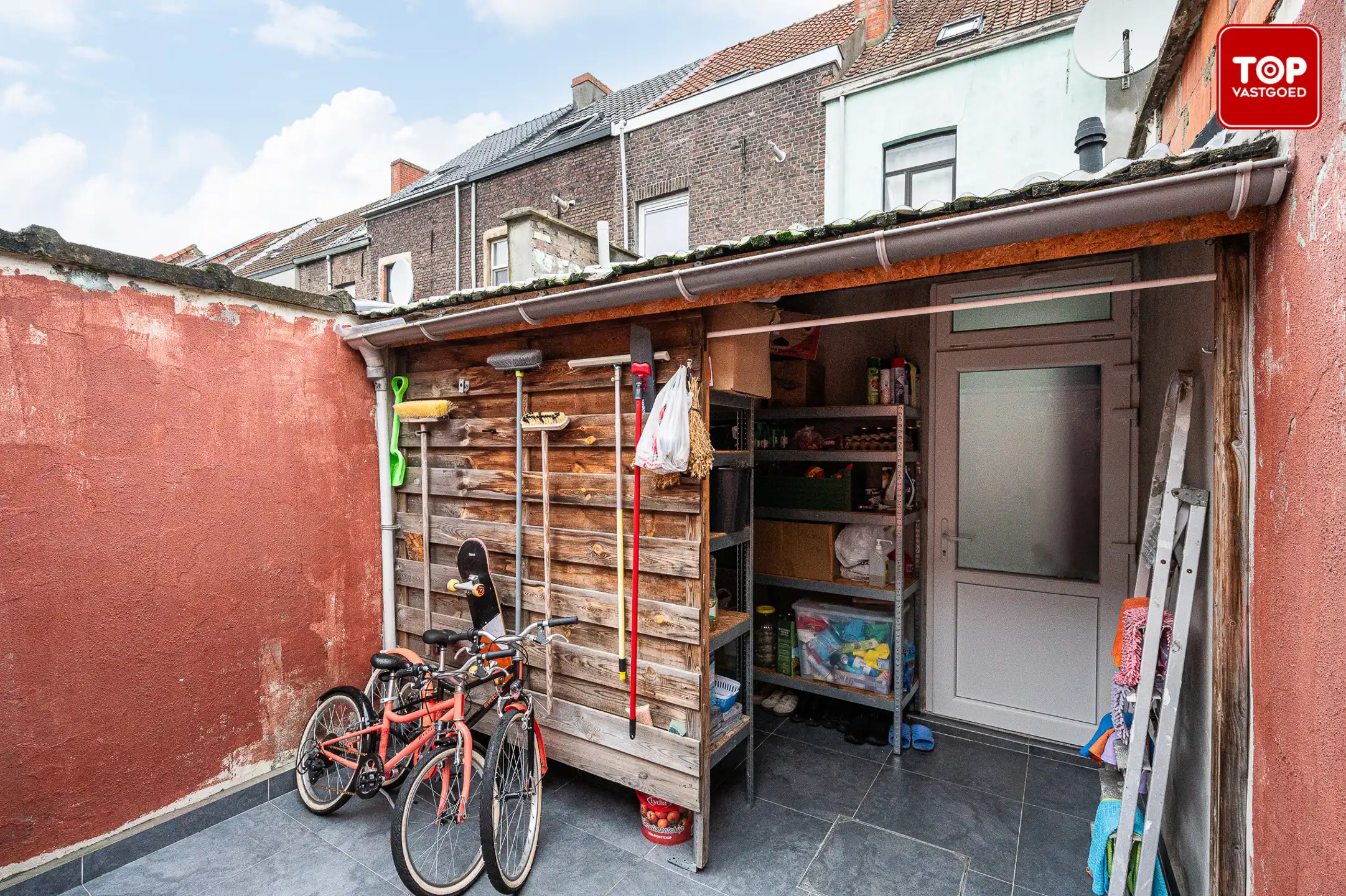 Instapklare stadswoning met 4 slaapkamers en ruime koer. foto 16