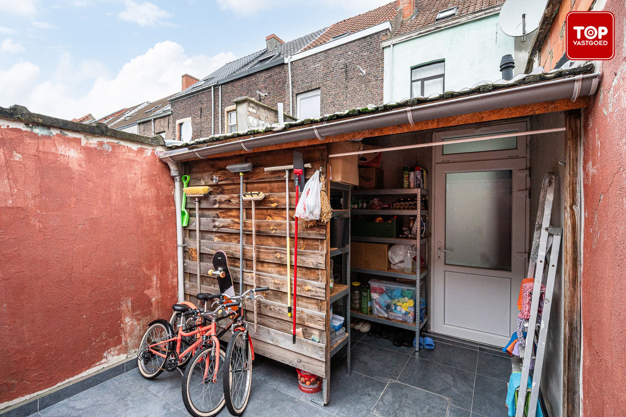 Instapklare stadswoning met 4 slaapkamers en ruime koer. foto 16