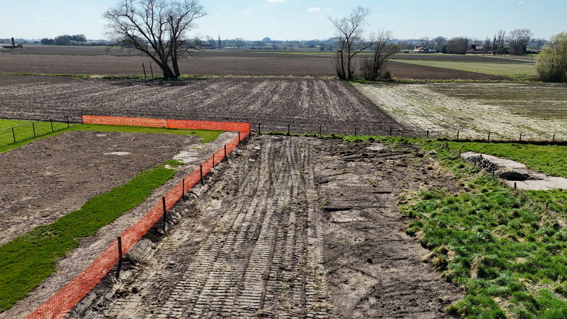 Mooi en groot perceel bouwgrond met met ver uitzicht op de natuur te Kortemark. foto 6