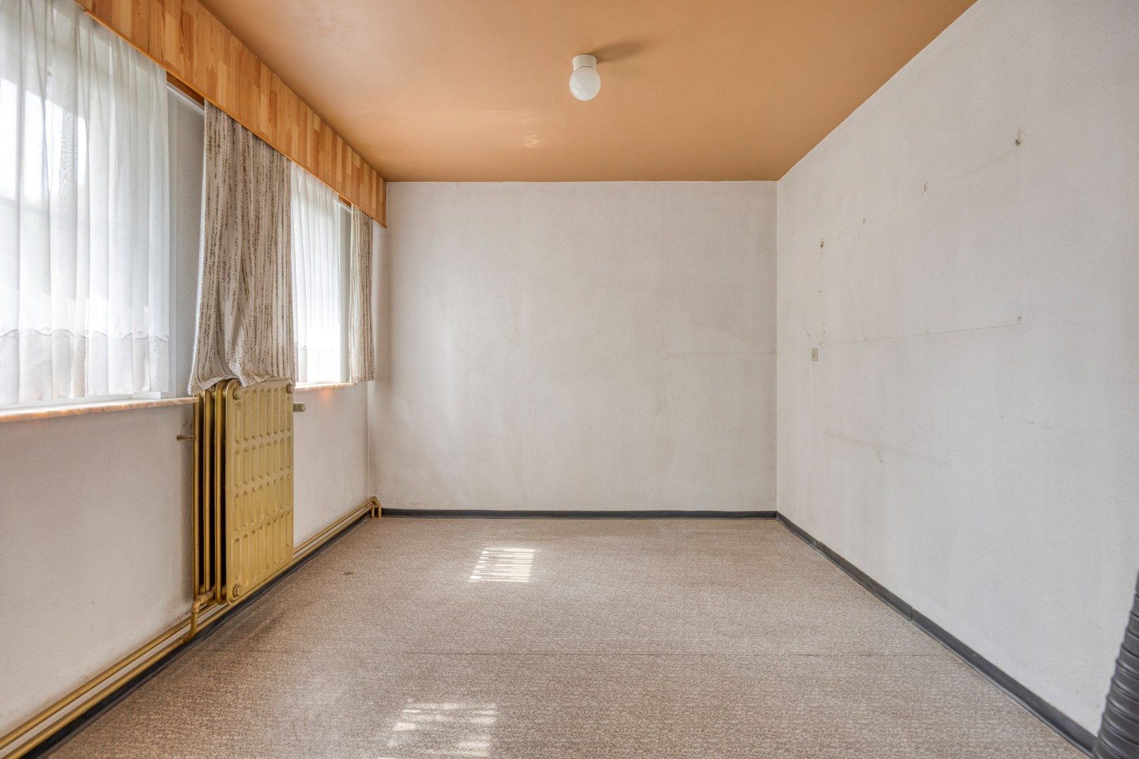 Te renoveren woning met 4 ruime slpks en praktijkruimte op 493 m² te St.-Jozef-Olen ! foto 18