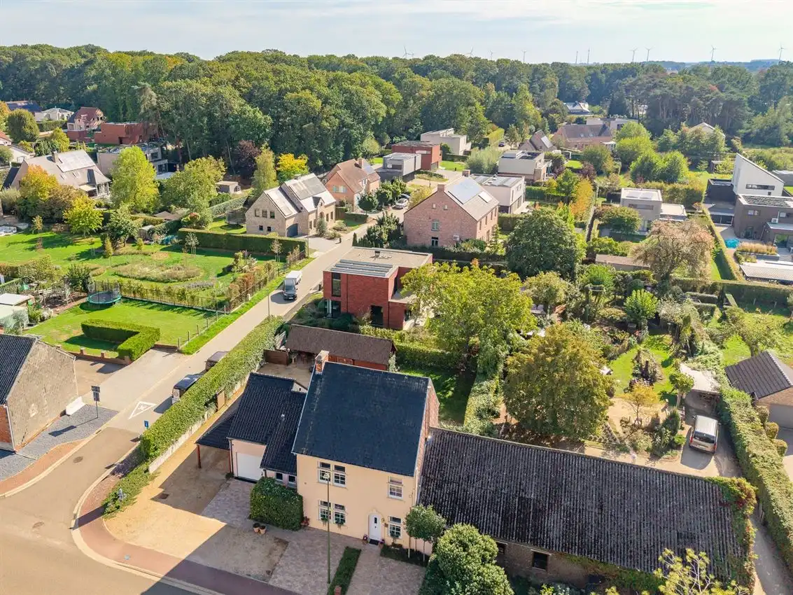 Karaktervolle en instapklare woning met zonnige tuin nabij het Gras- en Crauwelsbos foto 52