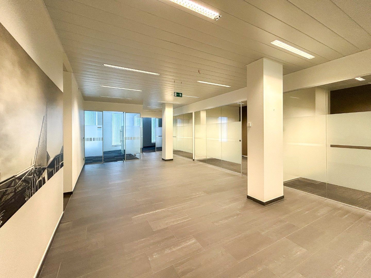 Handelsgelijkvloers met parking op de Leien  foto 3