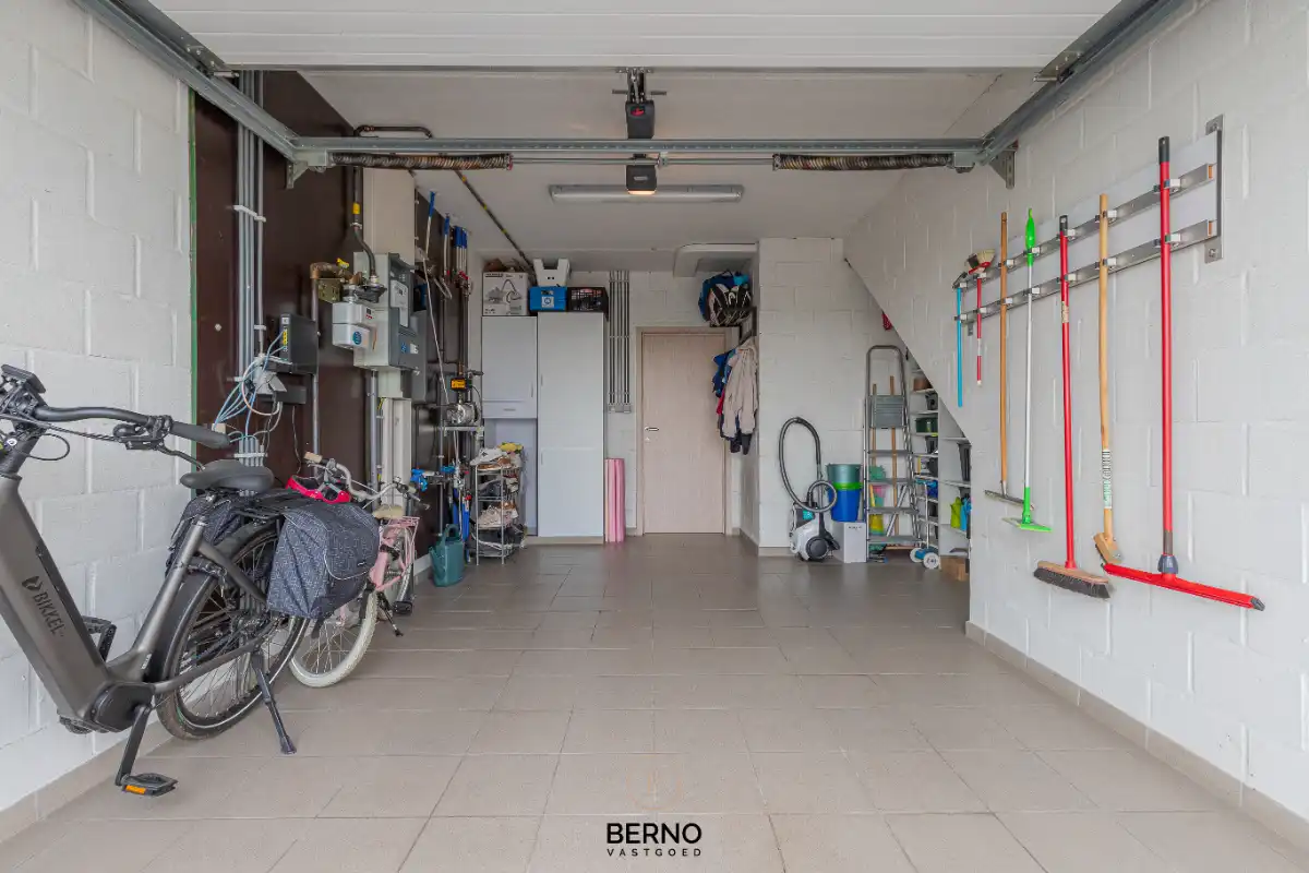 Recente en ruime gezinswoning met zonnige tuin foto 14
