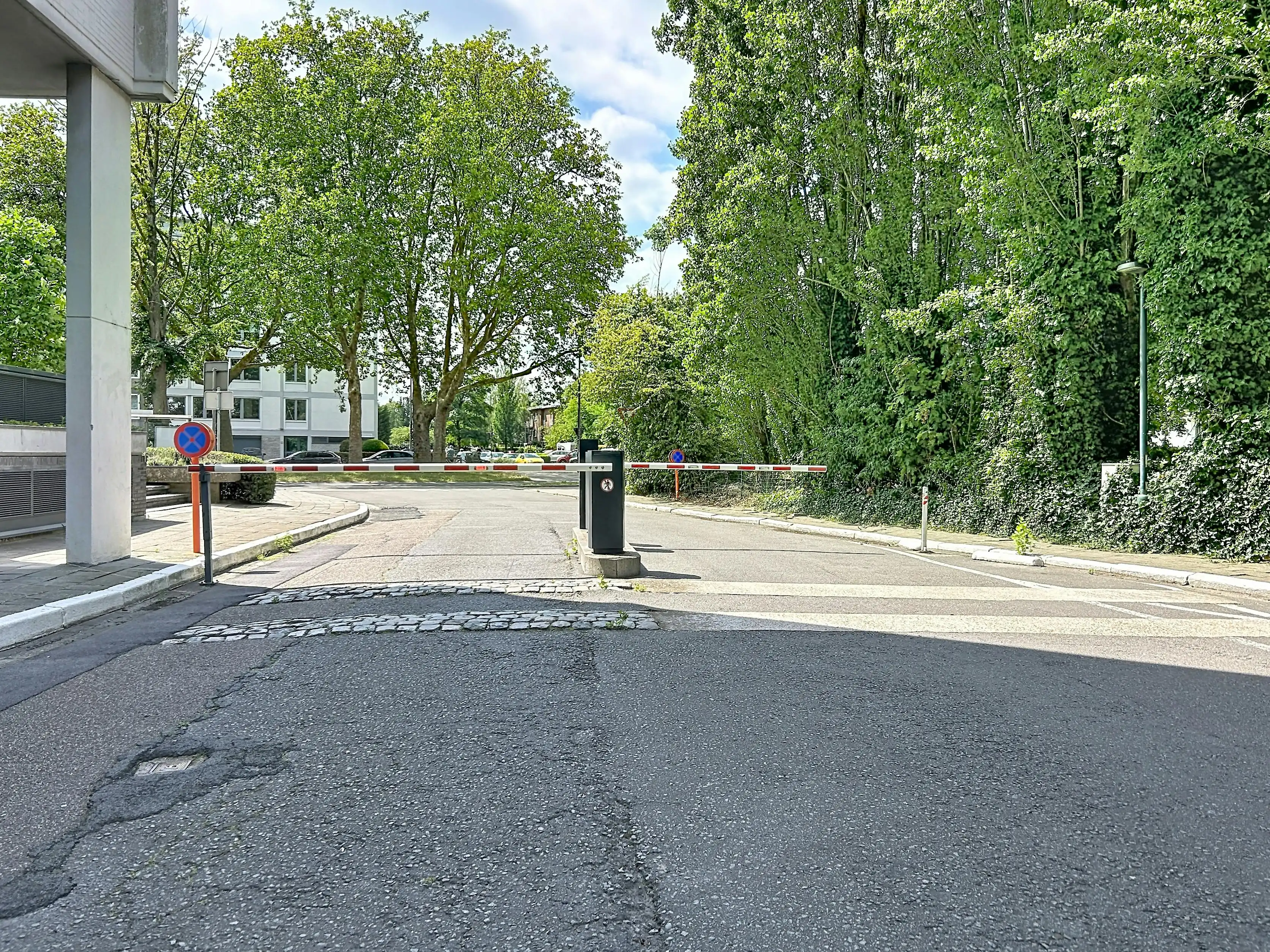 Autostaanplaats te koop aan het Rucaplein in Wilrijk  foto 8