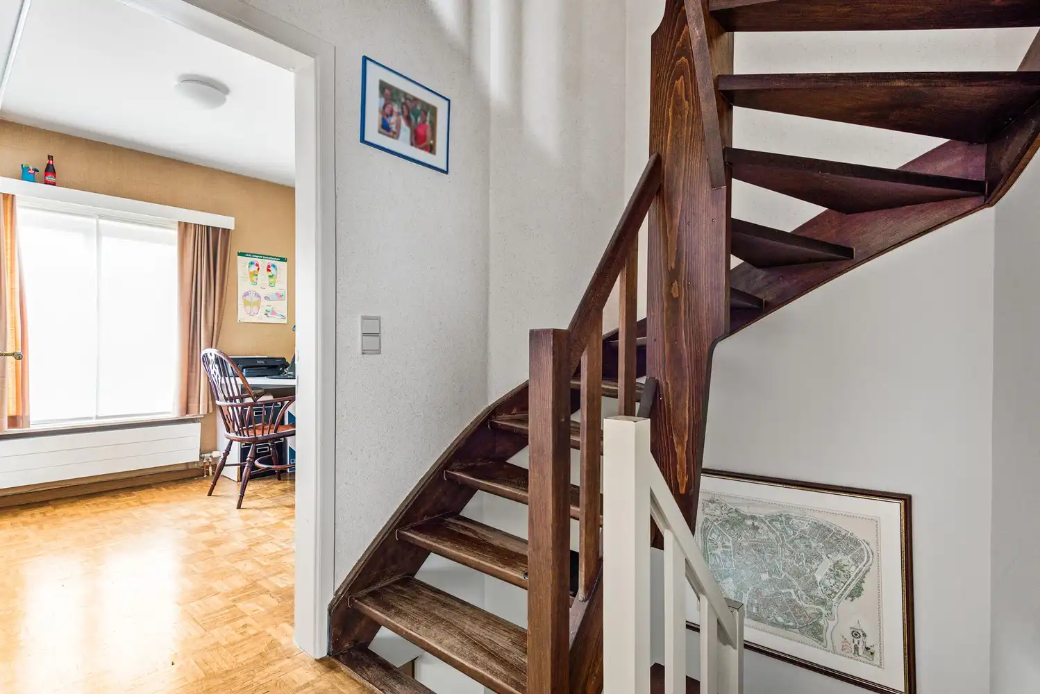 Verzorgde instapklare woning met 4 slaapkamers en ruime garage. foto 25