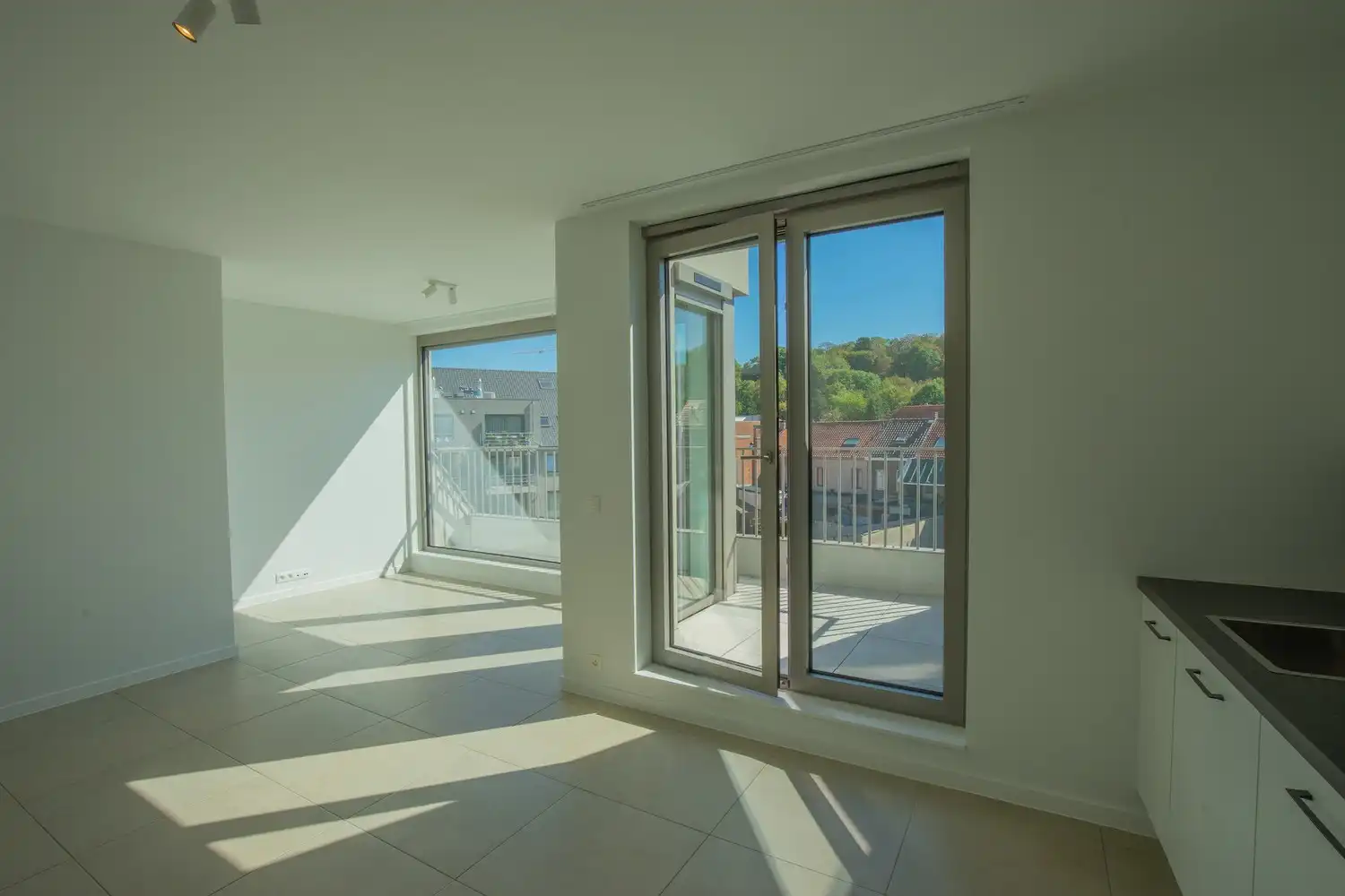Energiezuinig dakappartement met 1 slaapkamer, aparte dressing/bureau, terras en ondergrondse staanplaats in Residentie Luster foto 4