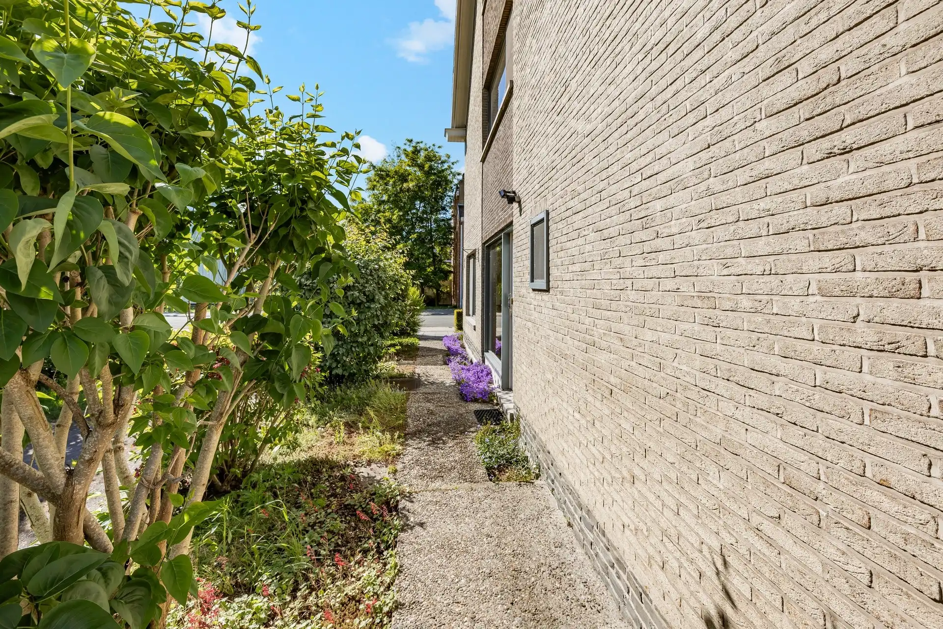 Ruime, solide te renoveren woning met 4 tot 5 slaapkamers en tuin foto 29