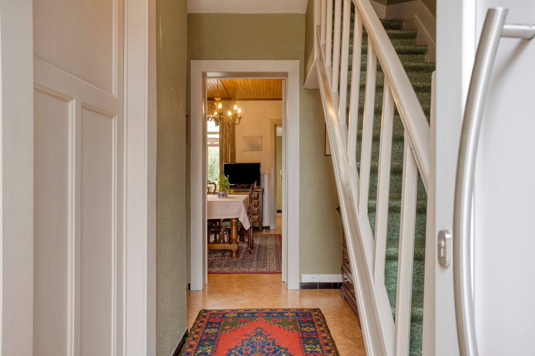 Te renoveren stadswoning met 3 slaapkamers en tuin! foto 3