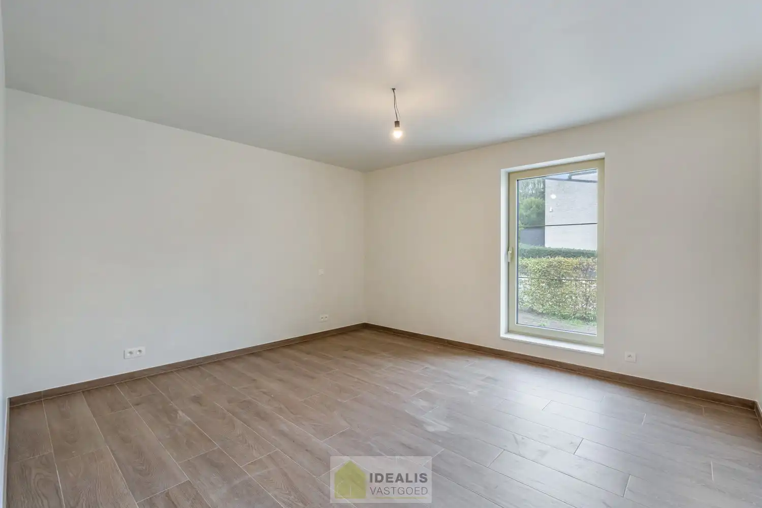 Schitterend volledig vernieuwde woning met 3 ruime slaapkamers foto 24