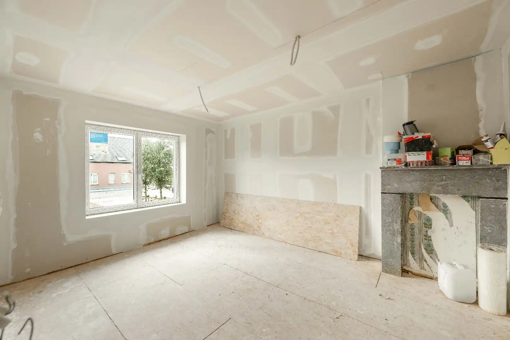 Verder te renoveren woning op toplocatie in Lichtervelde foto 13