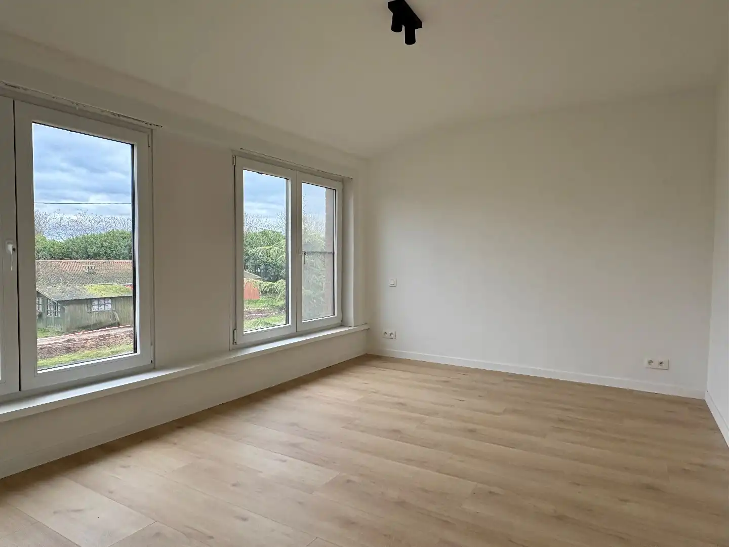 Gerenoveerde woning te huur in Wingene op 1197m² foto 10