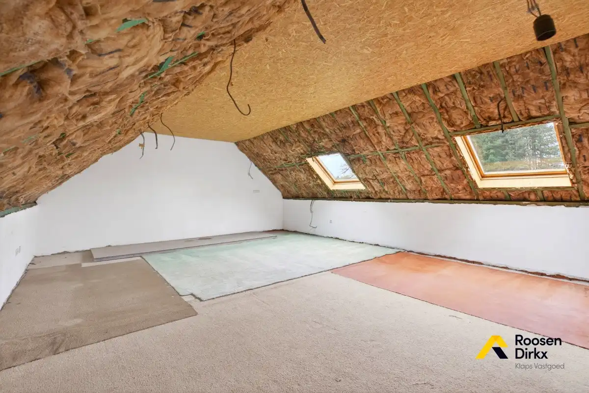 Vrijstaande en degelijke gezinswoning met 300m² bewoonbare oppervlakte en mogelijk 5 slaapkamers op perceel van 974m² foto 30