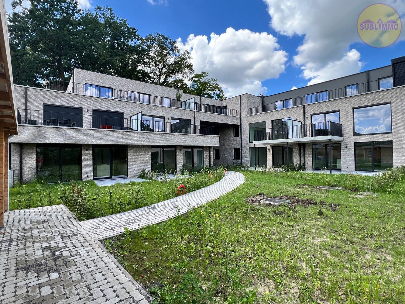 Nieuwbouwappartement op het gelijkvloers (107,40 m²) met 2 slaapkamers en terras met tuin. foto 2