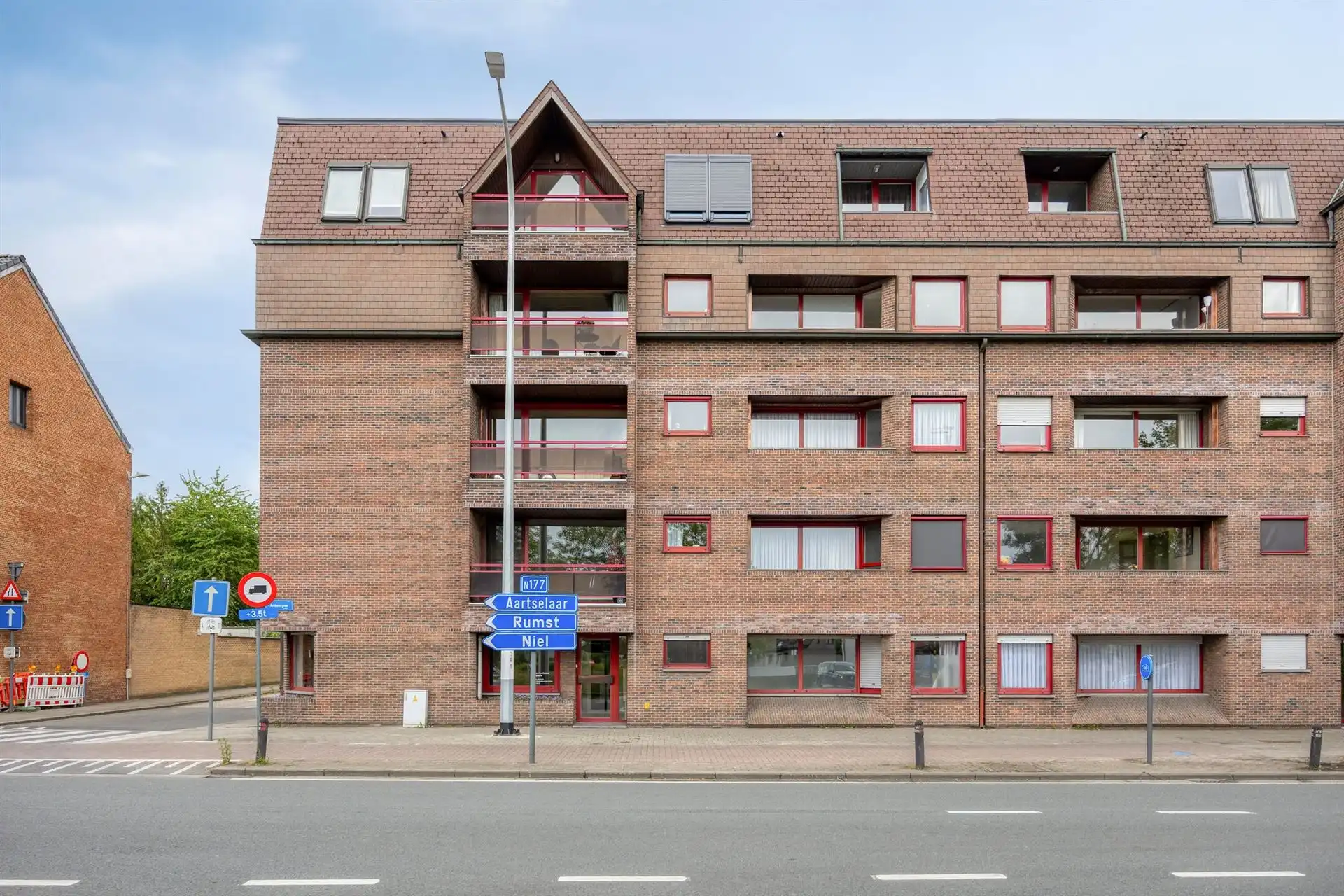 Instapklaar appartement met 2 slaapkamers. foto {{pictureIndex}}