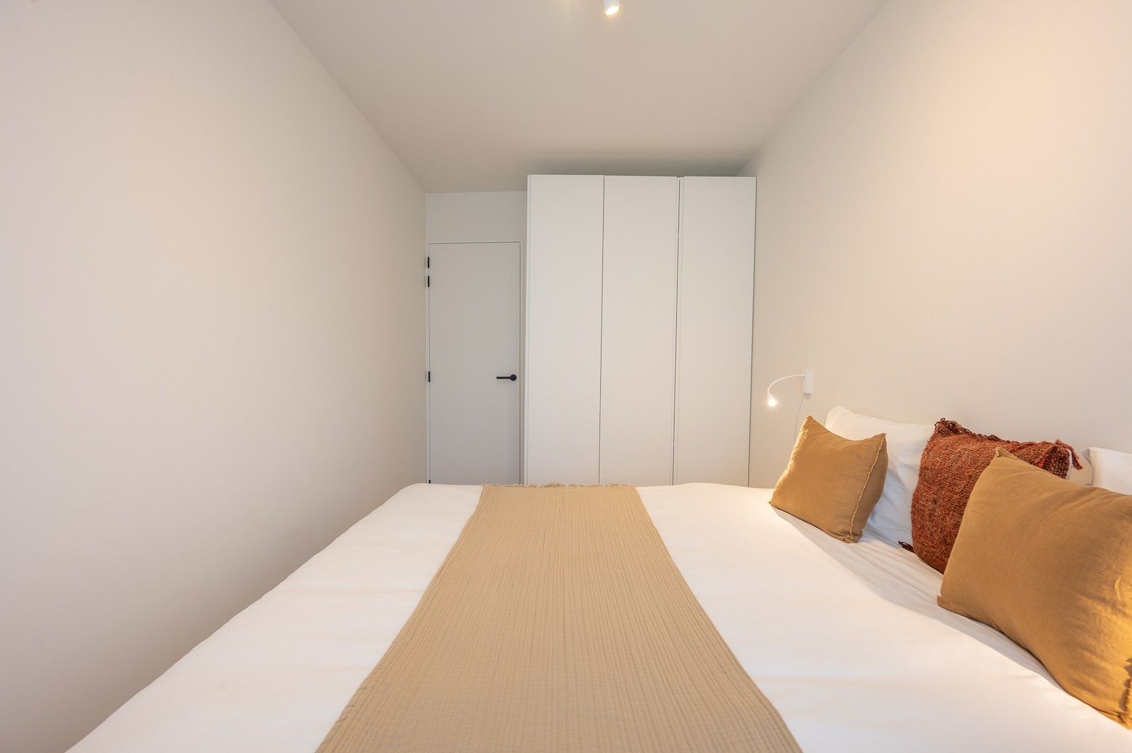 Volledig gerenoveerd appartement met zuidgericht terras heel centraal gelegen op de Kustlaan. foto 16