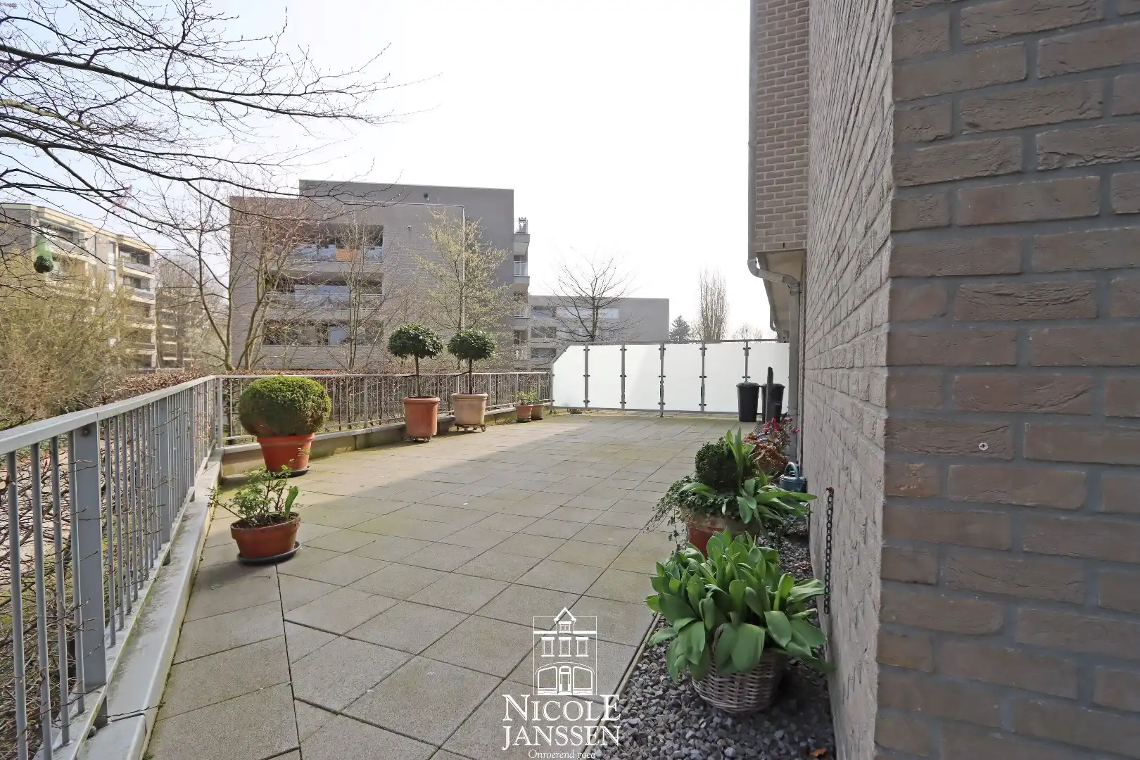 Gelijkvloers appartement met twee slaapkamers en twee badkamers  foto 18