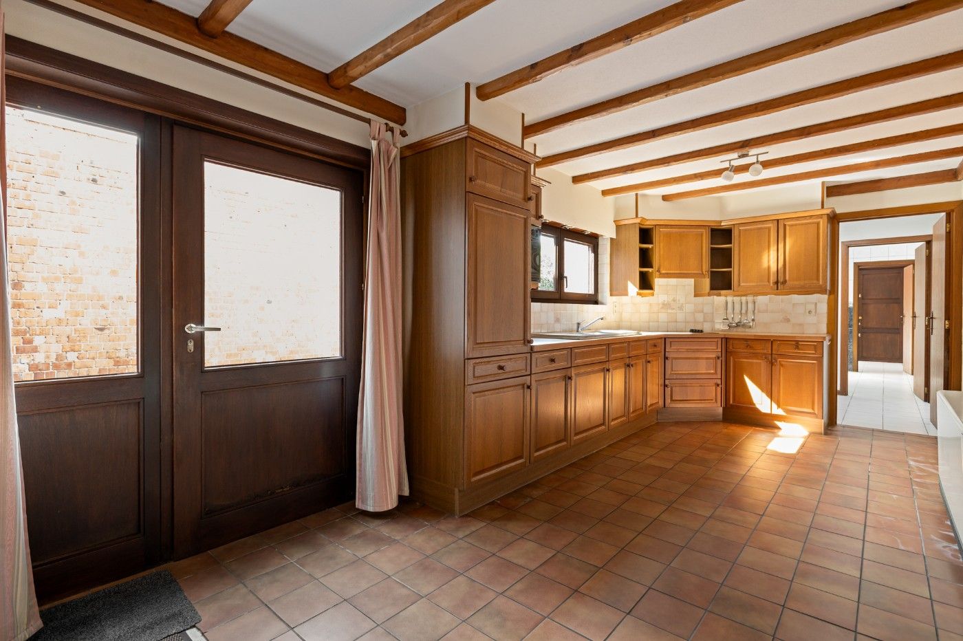 Te renoveren, vrijstaande woning met 2 slpk., oprit en diepe tuin foto 8