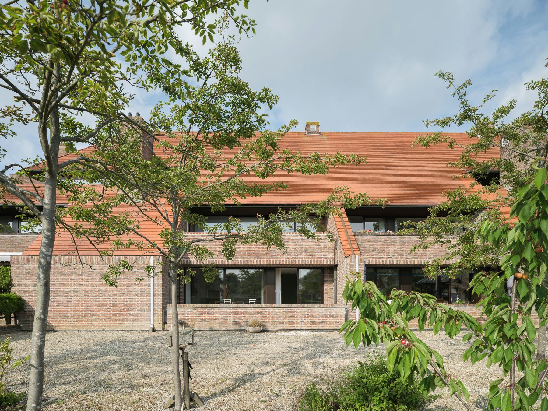 Appartement (125 m²) met 2 slaapkamers en ruime tuin in Koksijde foto {{pictureIndex}}