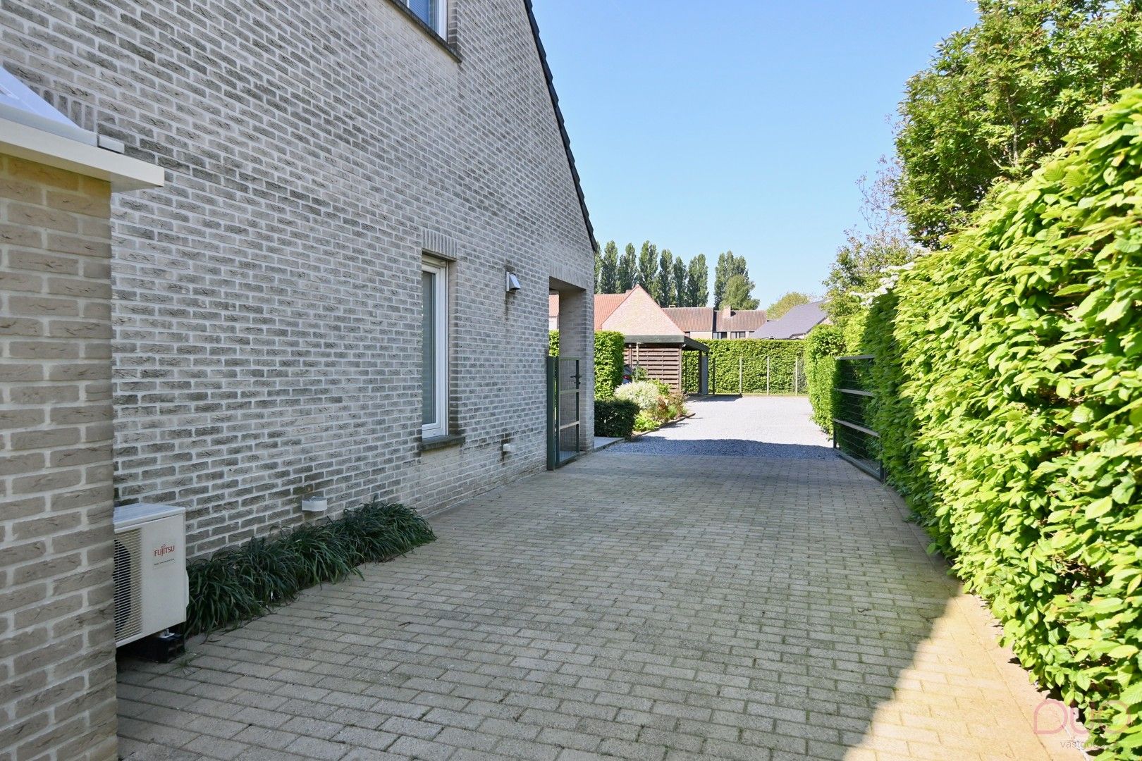 Rustig gelegen, instapklare halfopen bebouwing met 4 slaapkamers, vlakbij het centrum foto 30
