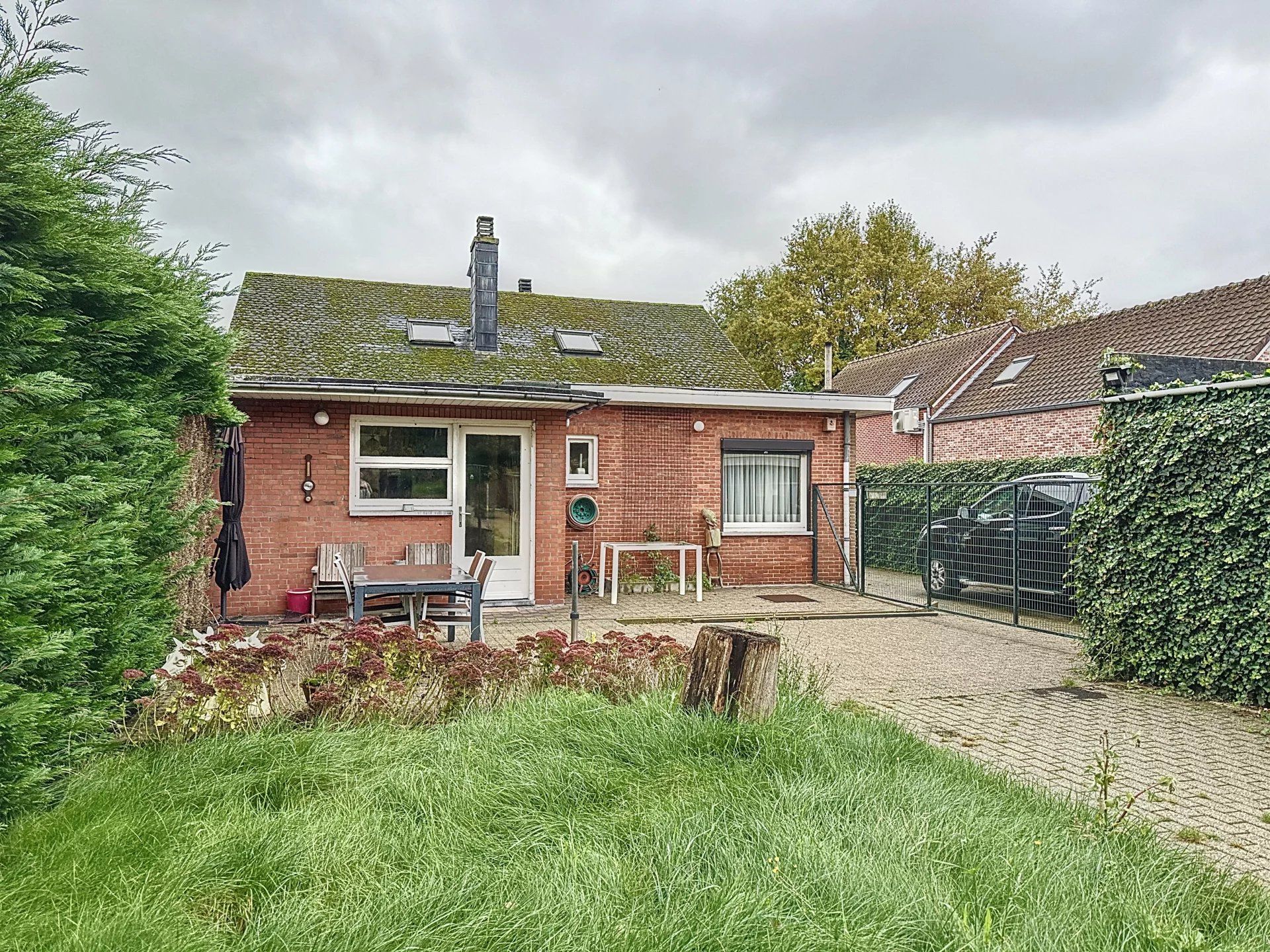 Verrassend ruime woning met 3 slaapkamers en grote tuin. foto 2