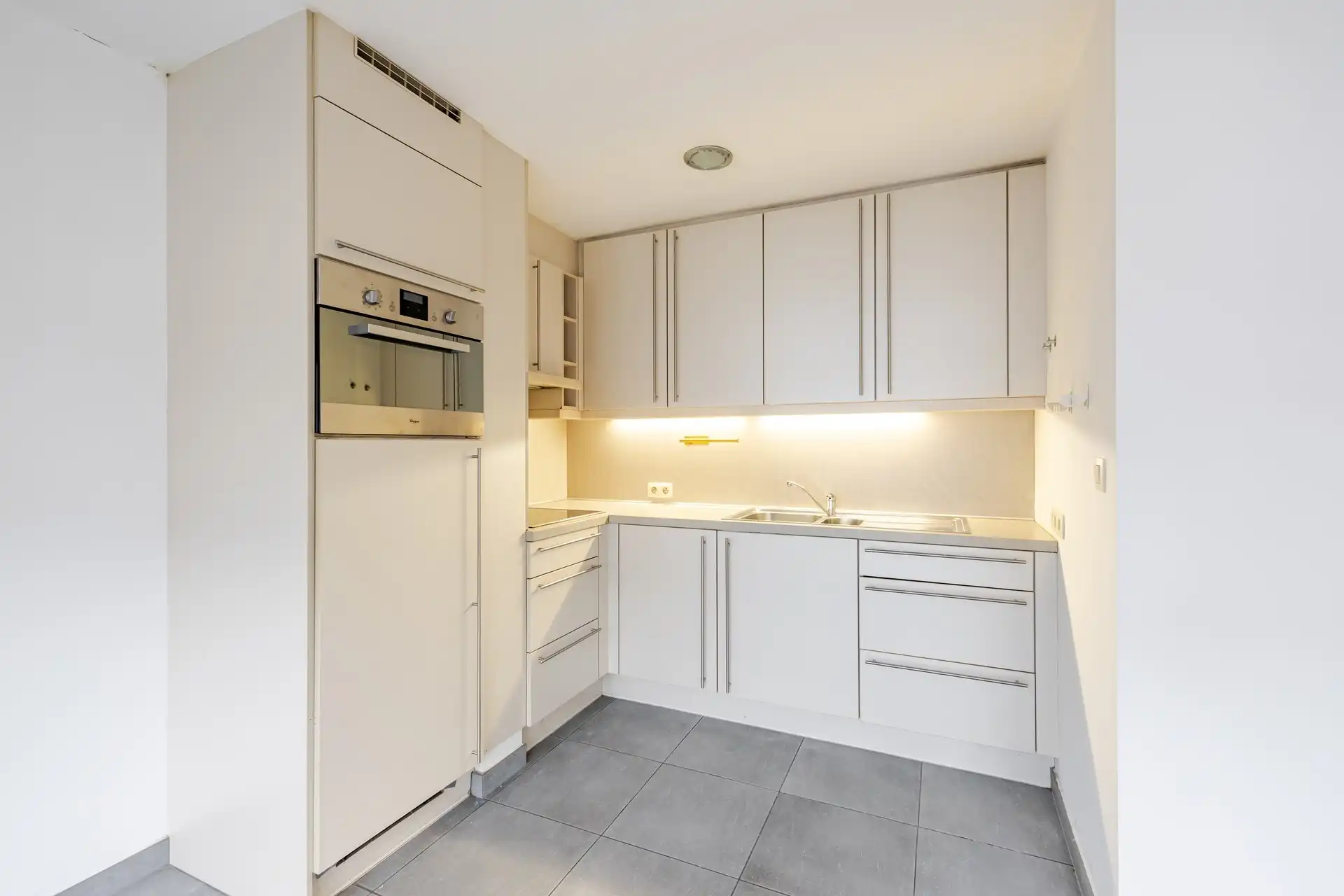 Ruim appartement met twee slaapkamers in het centrum van Aalst foto 4