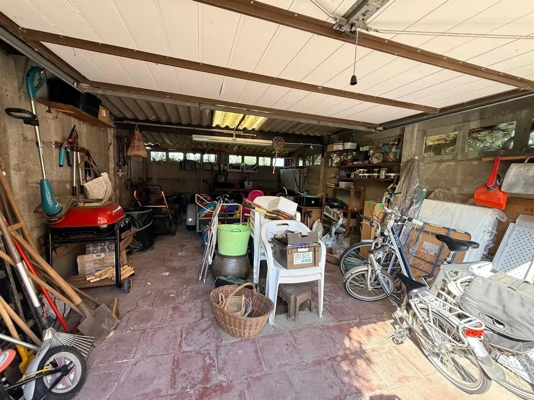 3-GEVEL WONING MET TUIN OP 8 ARE foto 21