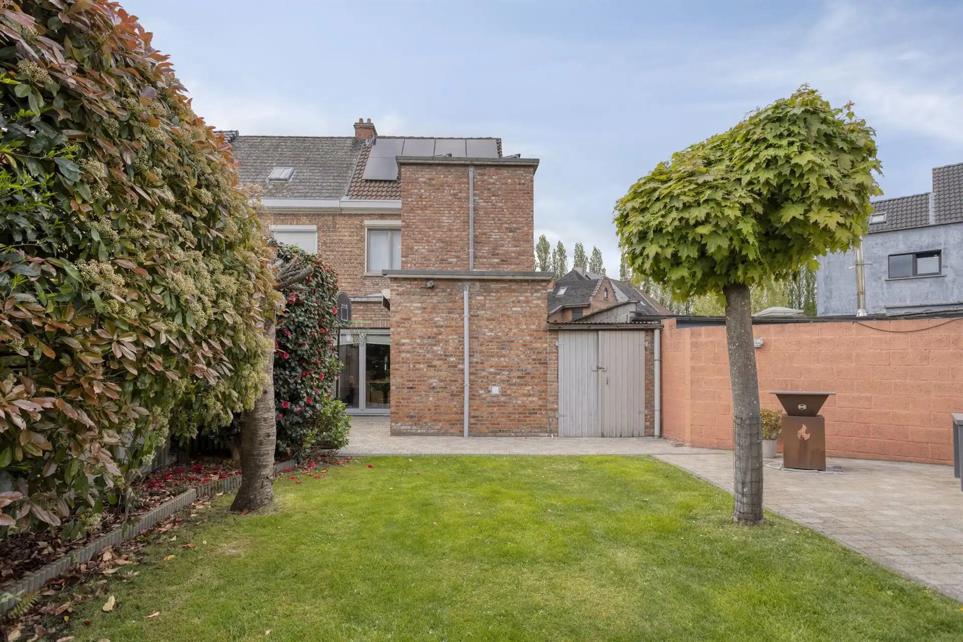 Instapklare woning met 3 slaapkamers, tuin en parkeerplaats foto 21