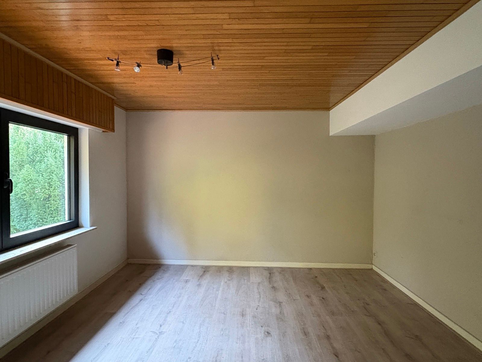 Ruime gezinswoning - rustig wonen in het groen. foto 30