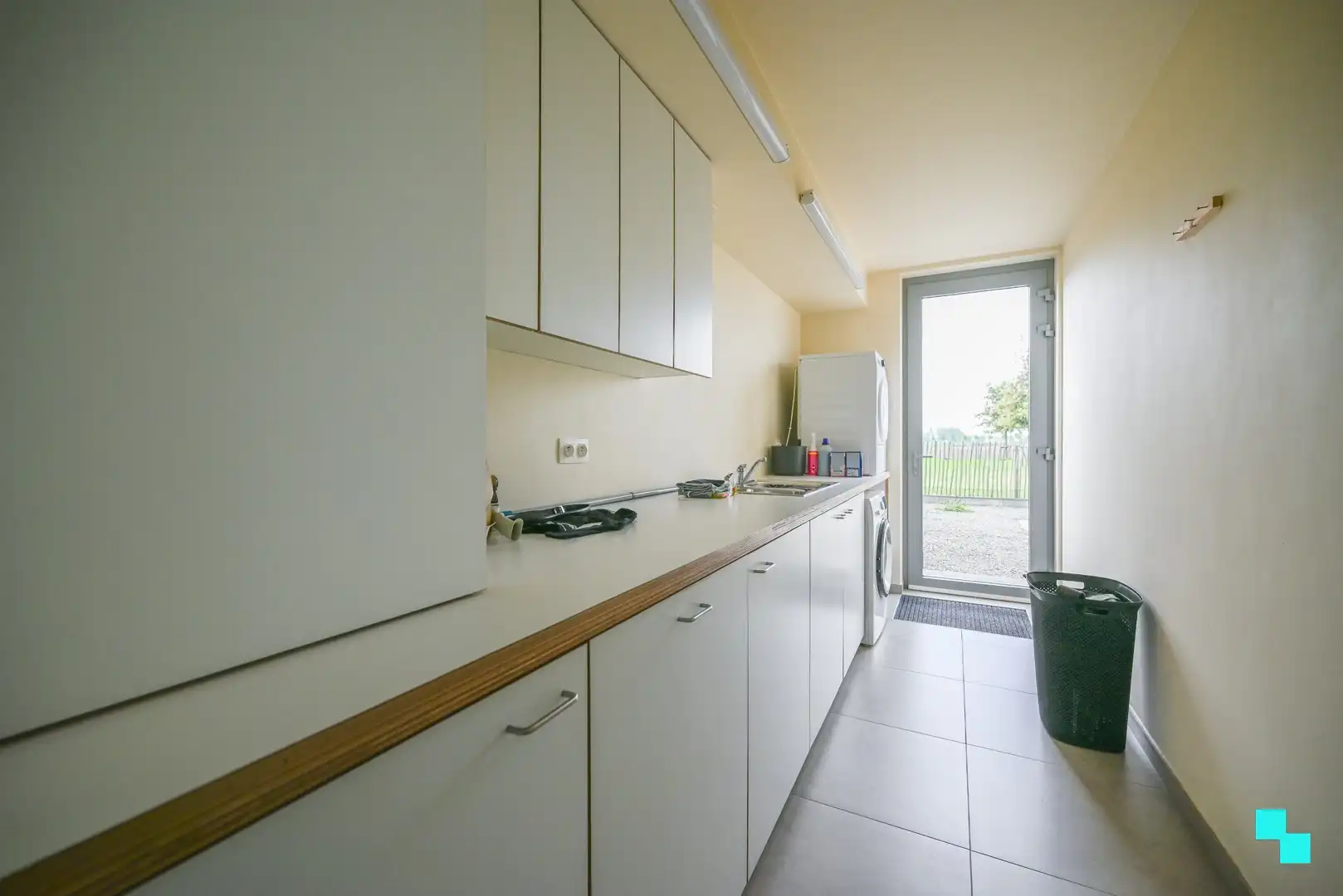 Verrassend ruim duplex appartement in Ooigem foto 18