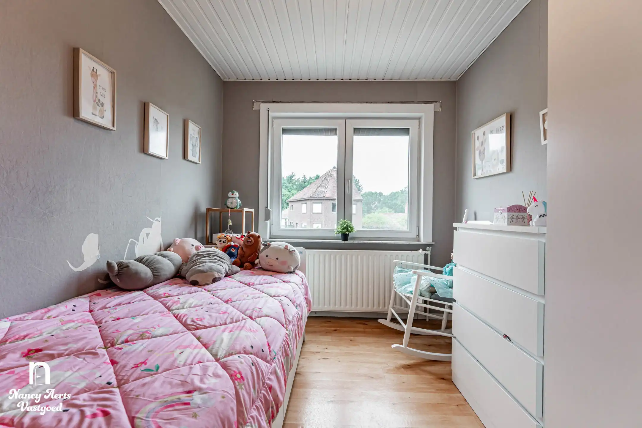 Ruime, vrijstaande gezinswoning met grote tuin en potentieel foto 16