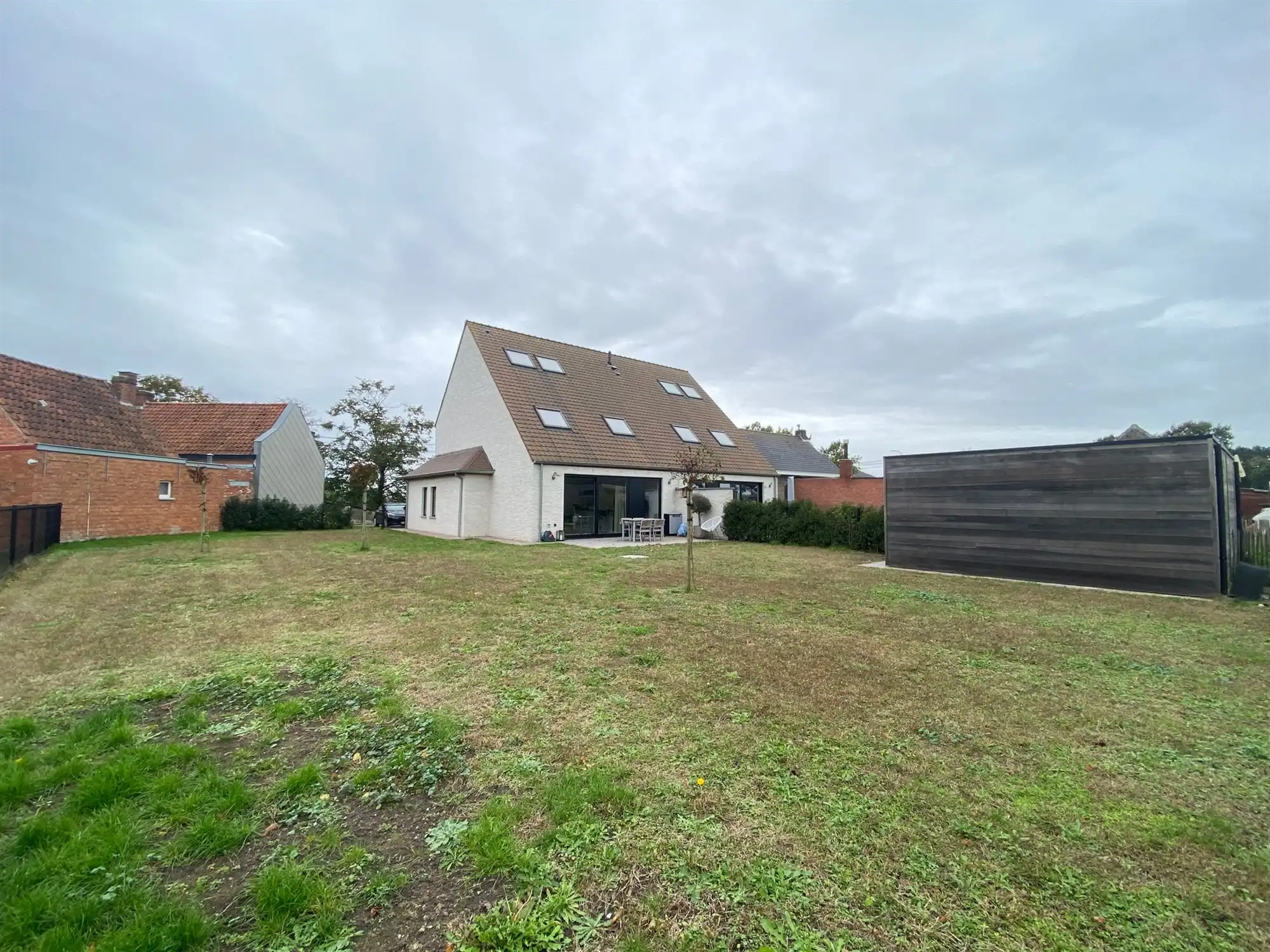 Mooi afgewerkte halfopen woning met 4 slaapkamers en inpandige garage foto 22