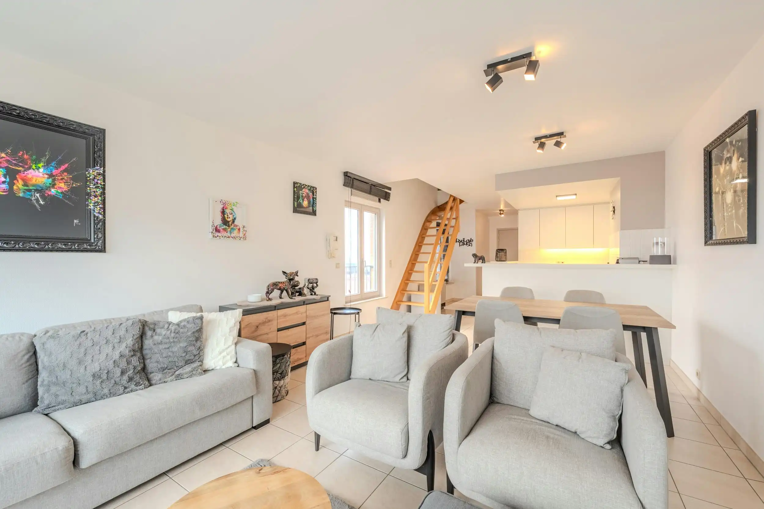 Lichtrijk duplex appartement met twee slaapkamers en groot terras! foto 14