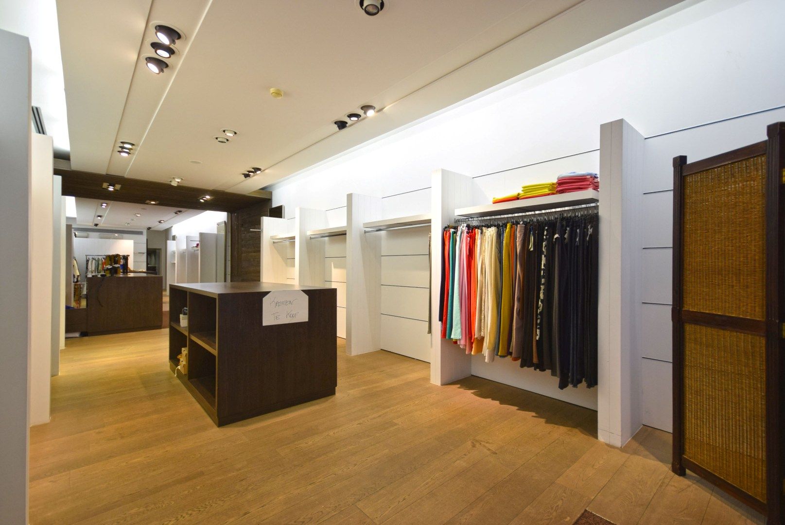 HANDELRUIMTE MET MAGAZIJN IN HET STADSCENTRUM VAN ROESELARE  foto 5